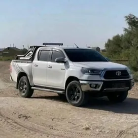 Toyota Hilux 2023