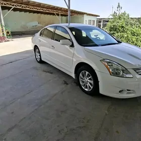 Nissan Altima 2011