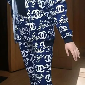 Спортивный костюм