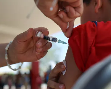 Dünýäde sanjym edilişiniň peselmegi millionlarça çaganyň kesele garşy gowşak bolmagyna getirýär