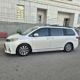 Toyota Sienna 2018