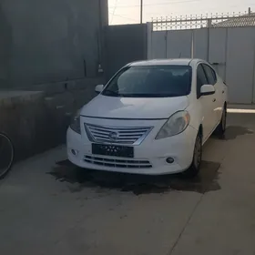 Nissan Versa 2012