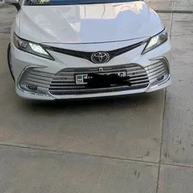 Toyota Camry 2021