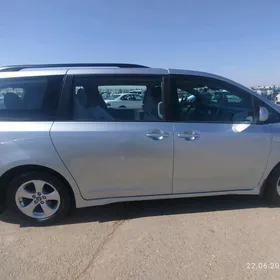 Toyota Sienna 2019