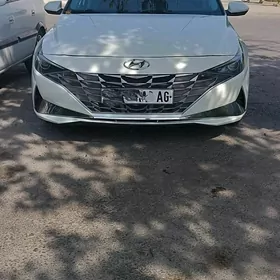 Hyundai Elantra 2023