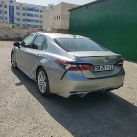Toyota Camry 2021