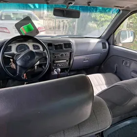Toyota Hilux 2004