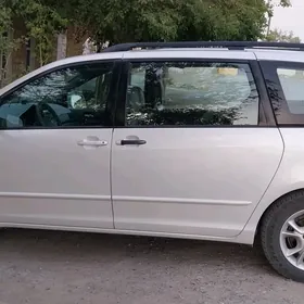 Toyota Sienna 2005