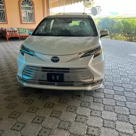 Toyota Sienna 2022