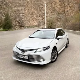 Toyota Camry 2019