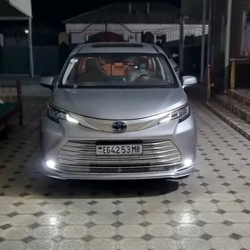Toyota Sienna 2022