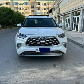Toyota Highlander 2021