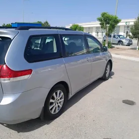 Toyota Sienna 2012