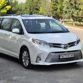 Toyota Sienna 2016