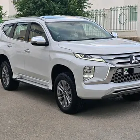 Mitsubishi Pajero 2020