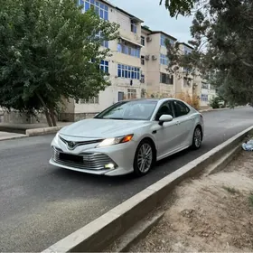 Toyota Camry 2019