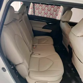Toyota Highlander 2021