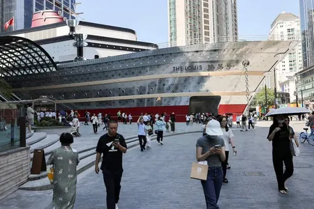 Louis Vuitton Şanhaýda kruiz gämisiniň şekilinde dükan açdy