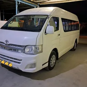 Toyota Hiace 2013