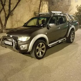 Mitsubishi L200 2010