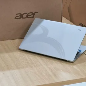Acer Lite/i3-13/8GB DDR5/256GB