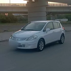 Nissan Tiida 2011