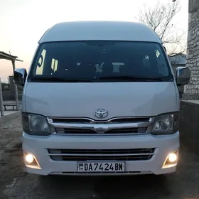 Toyota Hiace 2011