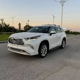 Toyota Highlander 2021