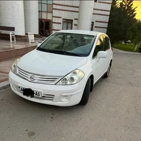 Nissan Tiida 2010