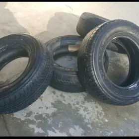 Dunlop 265 / 65 / 17