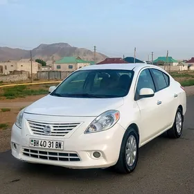 Nissan Versa 2012