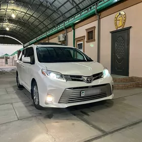 Toyota Sienna 2016