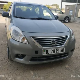 Nissan Versa 2012