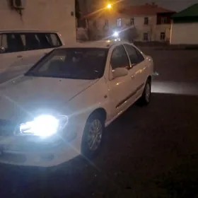 Nissan Sunny 2001