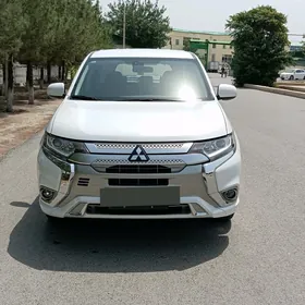 Mitsubishi Outlander 2023