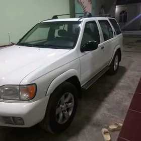 Nissan Pathfinder 2000