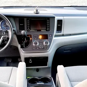 Toyota Sienna 2019