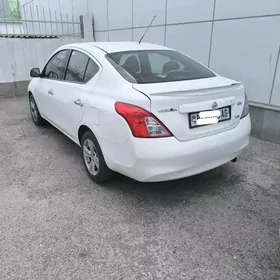 Nissan Versa 2012
