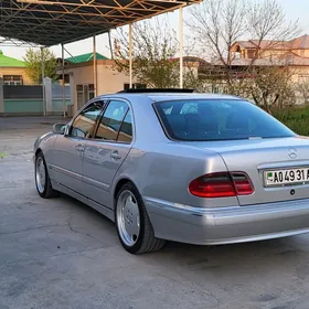 Mercedes-Benz E320 2001