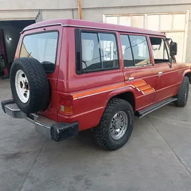 Mitsubishi Pajero 1990