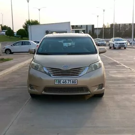 Toyota Sienna 2011