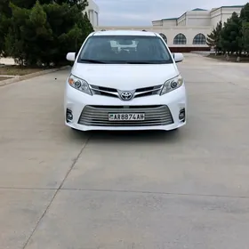 Toyota Sienna 2018