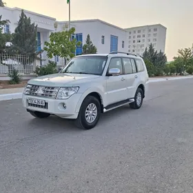 Mitsubishi Pajero 2010