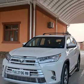 Toyota Highlander 2019