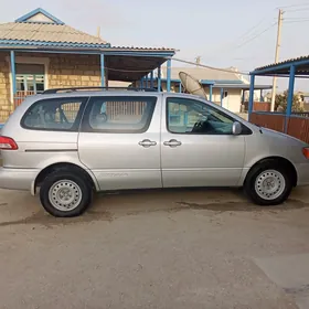 Toyota Sienna 2002