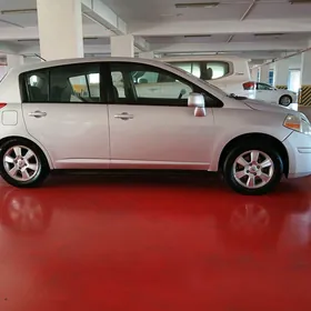Nissan Versa 2012