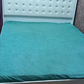 кровать двуспальная
