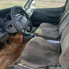 Toyota Hiace 2003