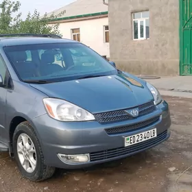 Toyota Sienna 2004