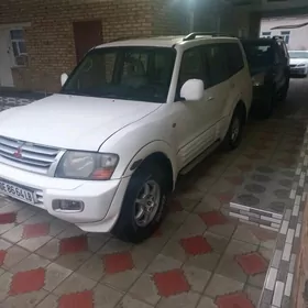 Mitsubishi Montero 2002